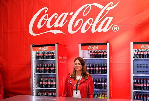 Un stand Coca-Cola la un meci disputat la Dortmund, foto: Guliver/gettyimages
