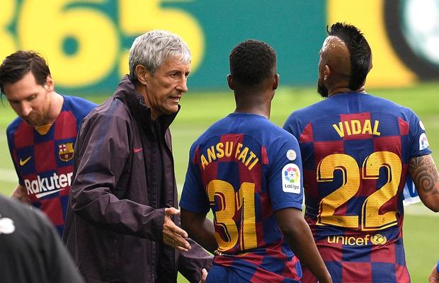 Haos la Barcelona: „Quique Setien a pierdut încrederea vestiarului. Jucătorii îl ignoră la antrenamente, seniorii pleacă!”