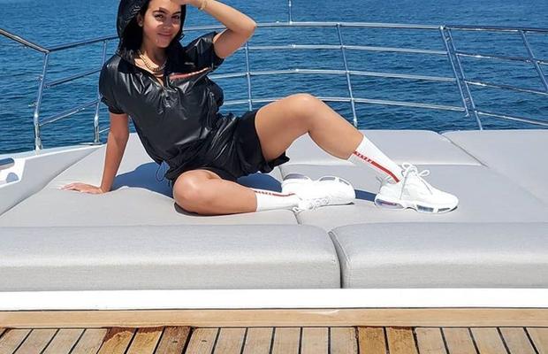Vacanță de vis pentru Cristiano Ronaldo și iubita sa! Cei doi s-au relaxat pe un yacht de 17 milioane de euro