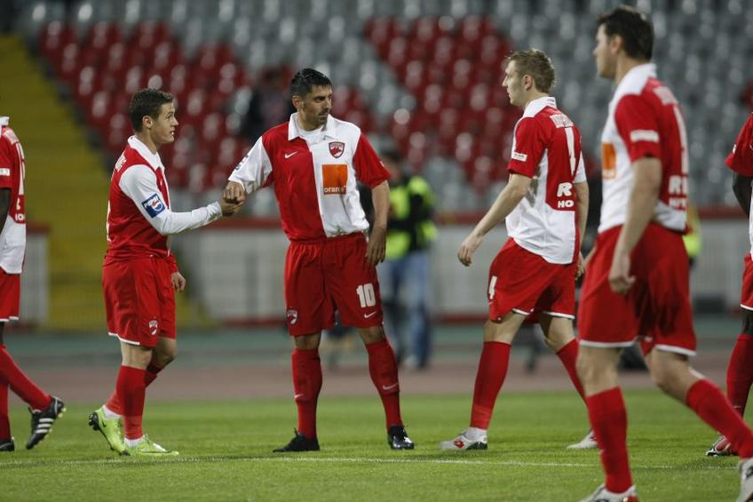 3 trofee are Moţi cu Dinamo: un titlu de campion (2007), o Supercupă a României (2005) și o Cupă a României cu „câinii