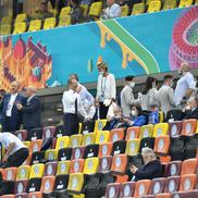 Președintele UEFA, Aleksander Čeferin, în centrul imaginii, cu cămașă albă