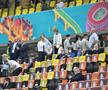 Președintele UEFA, Aleksander Čeferin, în centrul imaginii, cu cămașă albă