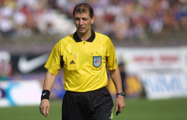 Poveștile fotbalistului-arbitru amenințat de Pinalti cu celebrul „ti fac io pi tini”: „Meciul era aranjat, dar jucătorii mă rugau să dau penalty, ceva. Voiau să mă compromit eu, nu ei”