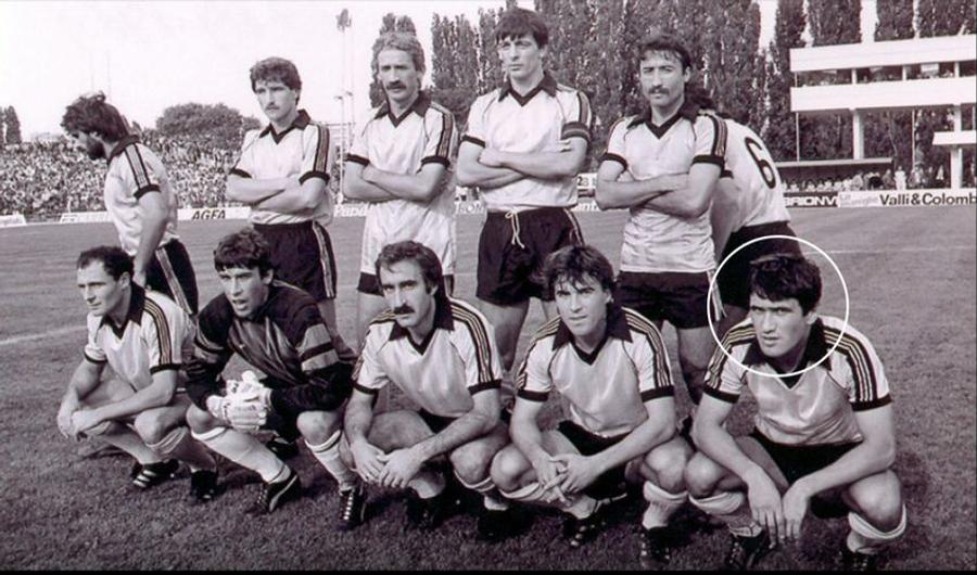 Borali, pe rândul de jos, încercuit. Anghelinei, cu banderola, al doilea pe rândul de sus, de la dreapta la stânga Poveștile fotbalistului-arbitru amenințat de Pinalti cu celebrul „ti fac io pi tini”: „Meciul era aranjat, dar jucătorii mă rugau să dau penalty, ceva. Voiau să mă compromit eu, nu ei”