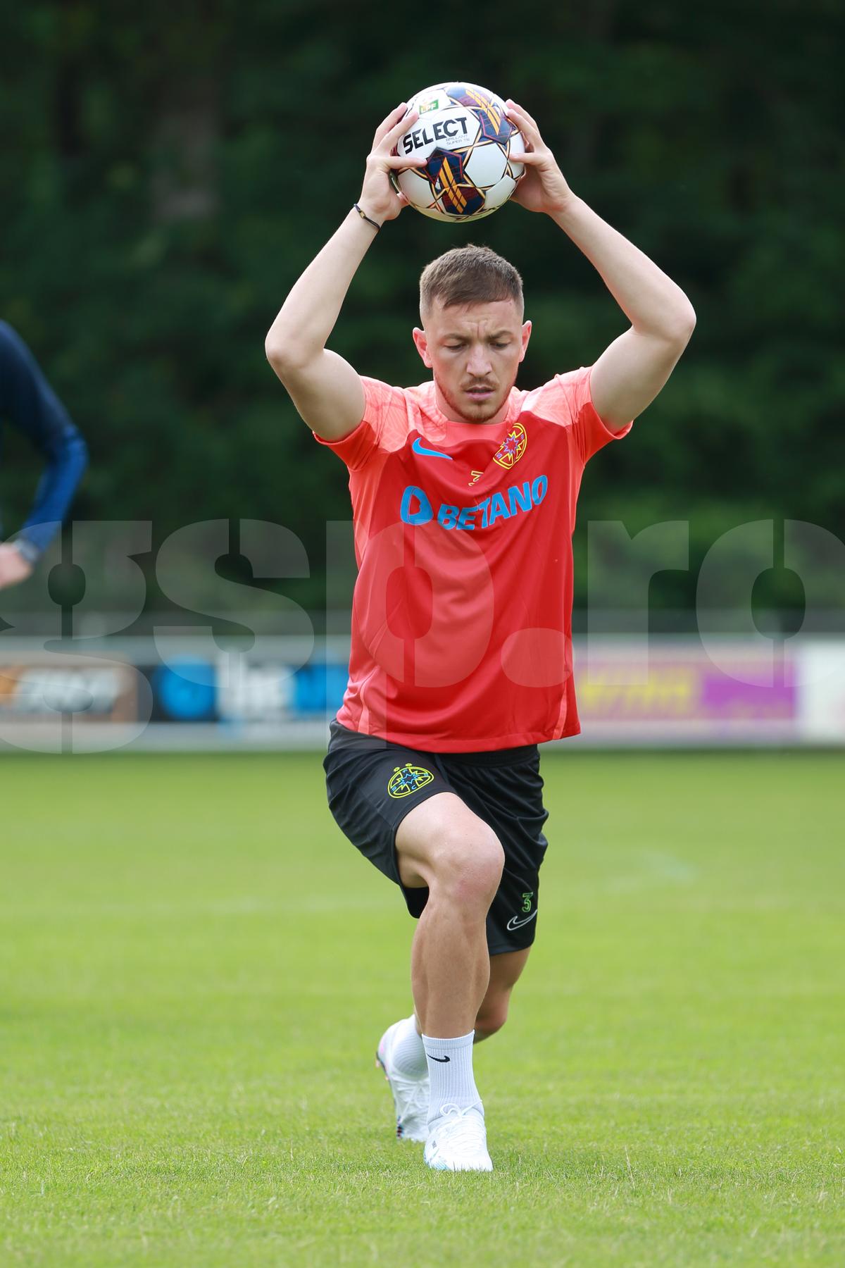 Ionuț Panțîru în cantonamentul FCSB din Olanda
