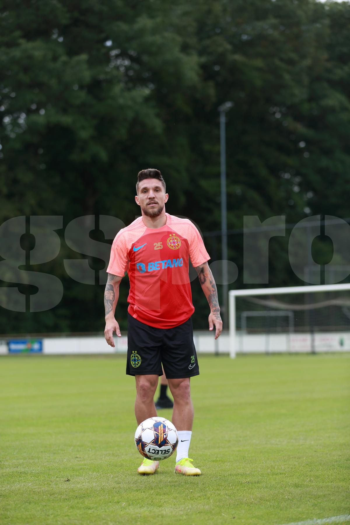 Una caldă, alta rece pentru FCSB: a ajuns Mihai Pintilii, dar întârzie Siyabonga Ngezana » Noua problemă care-l împiedică pe sud-african să se alăture bucureștenilor