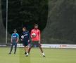 Una caldă, alta rece pentru FCSB: a ajuns Mihai Pintilii, dar întârzie Siyabonga Ngezana » Noua problemă care-l împiedică pe sud-african să se alăture bucureștenilor