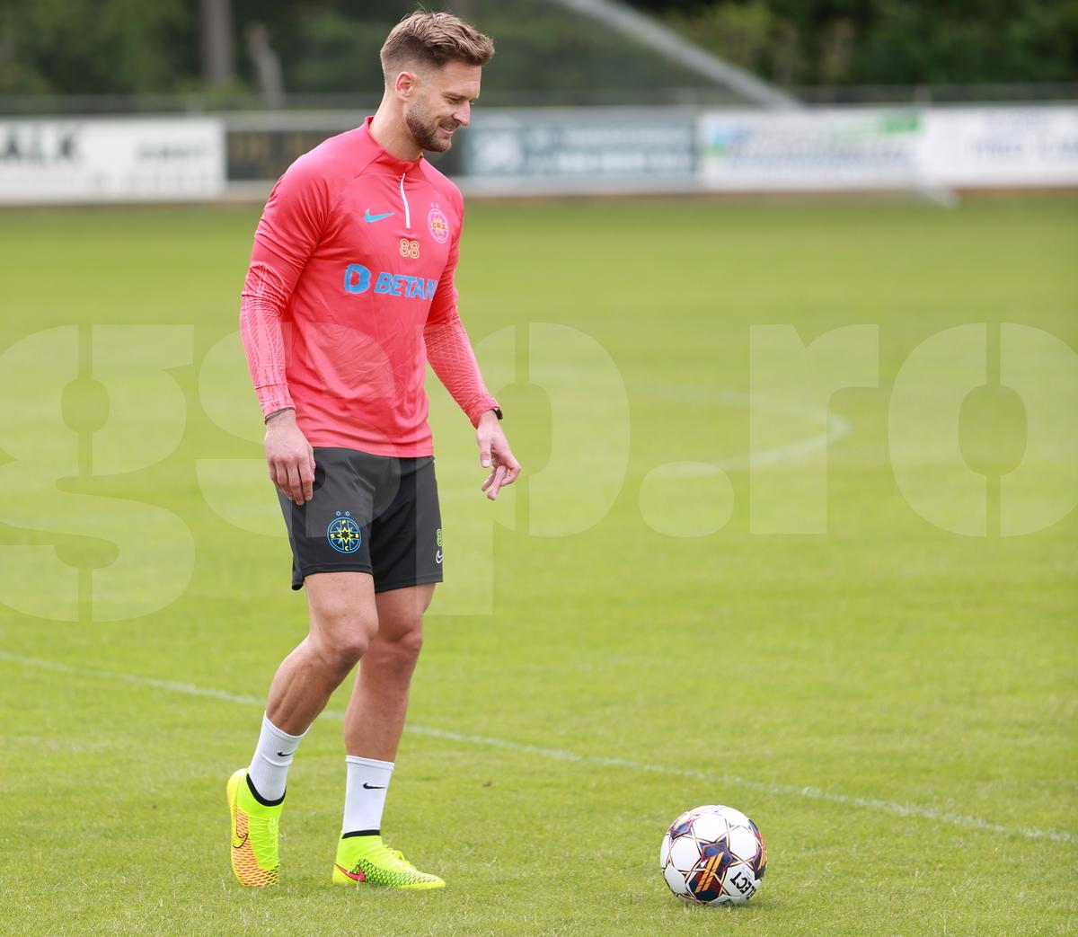 FCSB are un nou număr 9