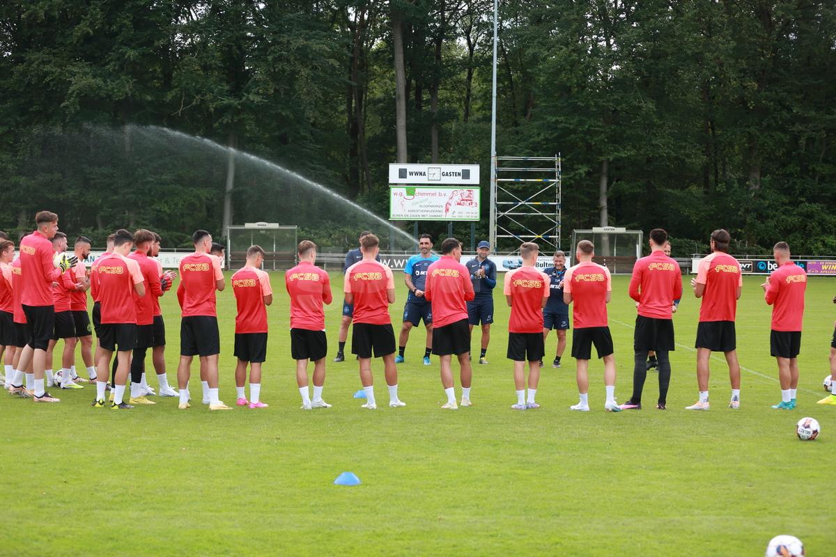 „Să consemnați cu exactitate cine a câștigat!” » SHOW cu MM, Charalabous și Mache la fotbal-tenis, în cantonamentul FCSB