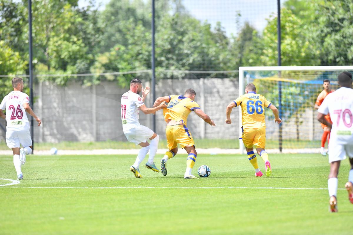 Jayson Papeau l-a pus la punct pe Gigi Becali: „Să ne lase în pace, să mai vadă o dată Rapid - FCSB 5-1. Îi mai batem de 10 ori!”