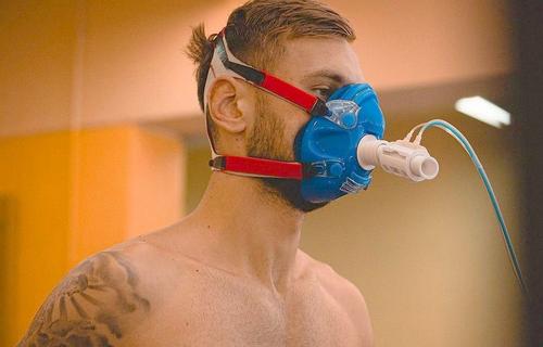 Denis Drăguș, 23 de ani, era pe lista dorințelor lui Rapid pentru sezonul următor, mai ales că Adrian Mutu mai țintește aducerea unui vârf, dar internaționalul a făcut vizita medicală cu Standard Liege și e decis să continue în Belgia.