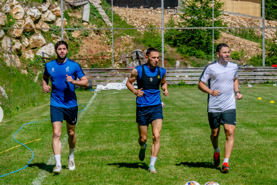 Carlos Jatoba, primul de la stânga la dreapta / Foto: Facebook Un brazilian care a aparținut de Sporting și a dat patru goluri în amicalele verii pleacă din Superliga!