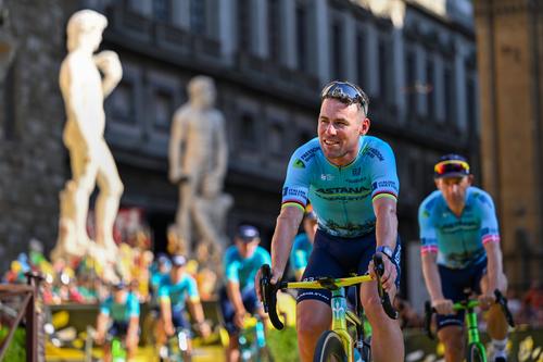 Mark Cavendish în față la Palazzo Vecchio, în Florența, foto: Imago