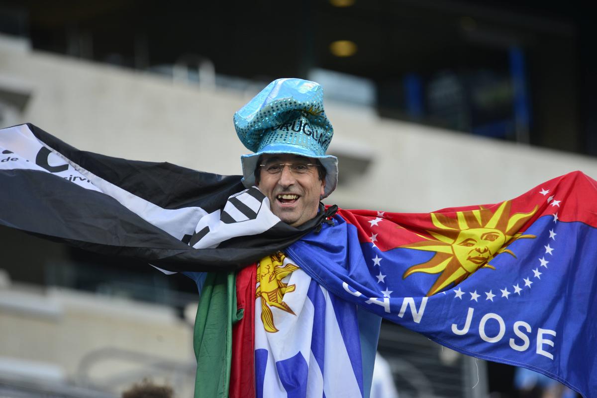 Credeați că le-ați văzut pe toate la Euro? Fanii din Uruguay sunt la alt nivel: mixt de frumusețe și culoare
