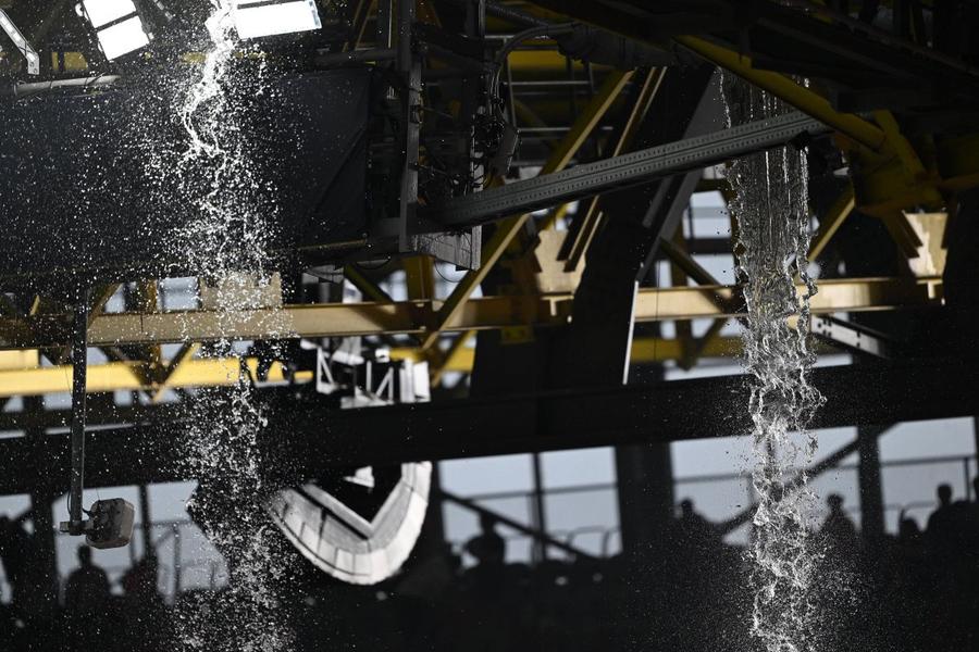 Copertina stadionului din Dortmund a fost sever afectată de furtună, la meciul Turcia - Georgia / Foto: Imago Se anunță prăpăd la Dortmund » Avertisment clar: „Ar fi bine să nu se intre în prelungiri”