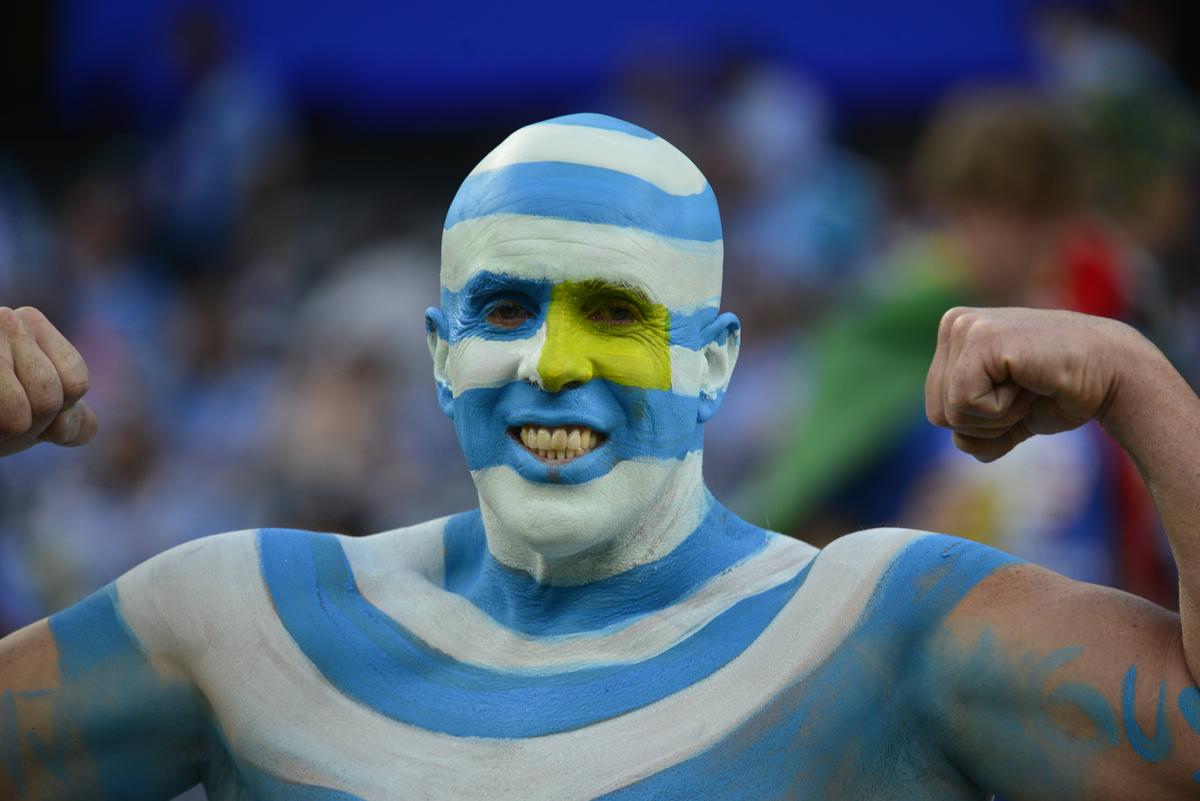 Credeați că le-ați văzut pe toate la Euro? Fanii din Uruguay sunt la alt nivel: mixt de frumusețe și culoare