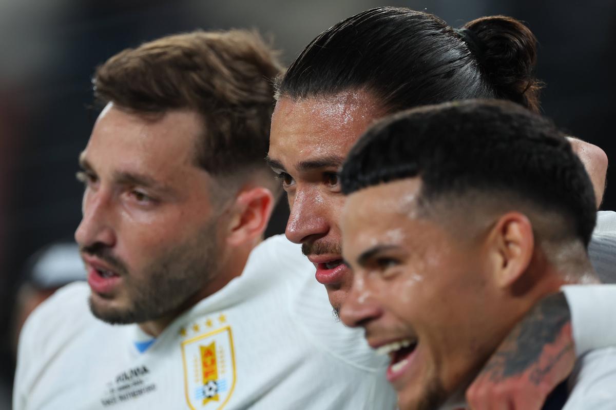 Credeați că le-ați văzut pe toate la Euro? Fanii din Uruguay sunt la alt nivel: mixt de frumusețe și culoare