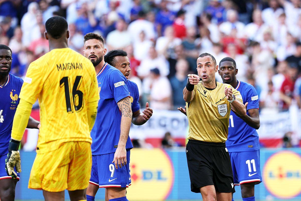 Șeful arbitrajului european, concluzii după două săptămâni de Euro: noua regulă va fi adoptată în TOATE competițiile UEFA!