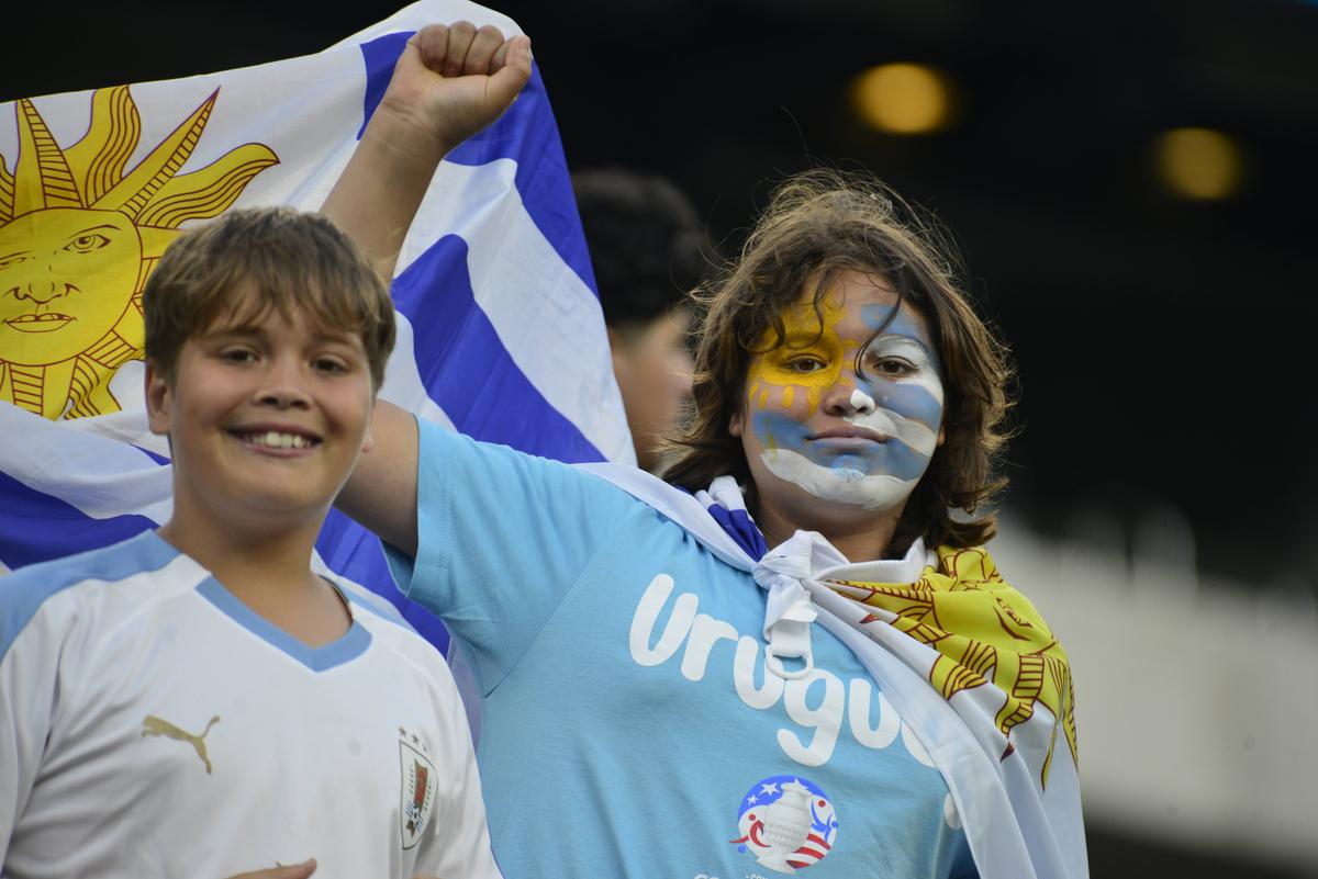 Credeați că le-ați văzut pe toate la Euro? Fanii din Uruguay sunt la alt nivel: mixt de frumusețe și culoare