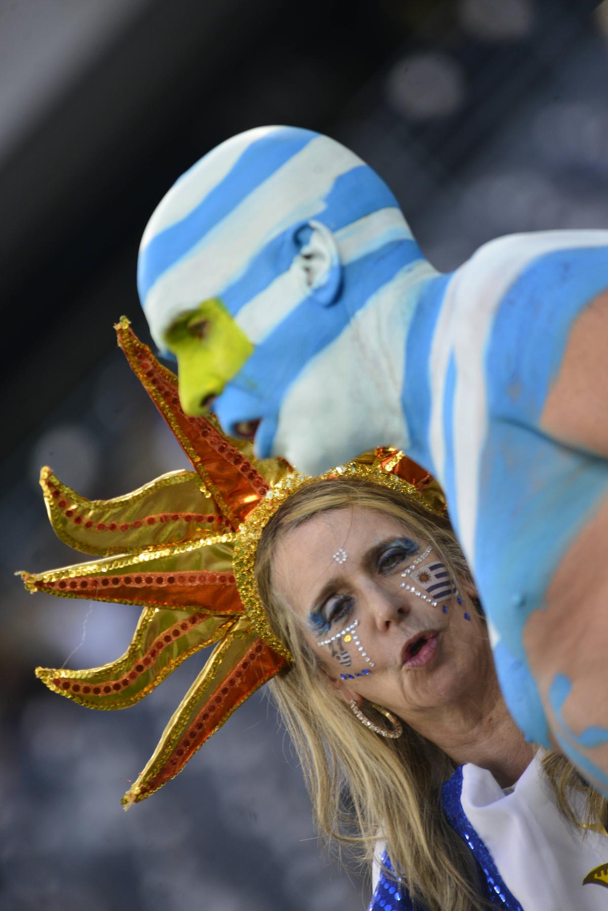 Credeați că le-ați văzut pe toate la Euro? Fanii din Uruguay sunt la alt nivel: mixt de frumusețe și culoare