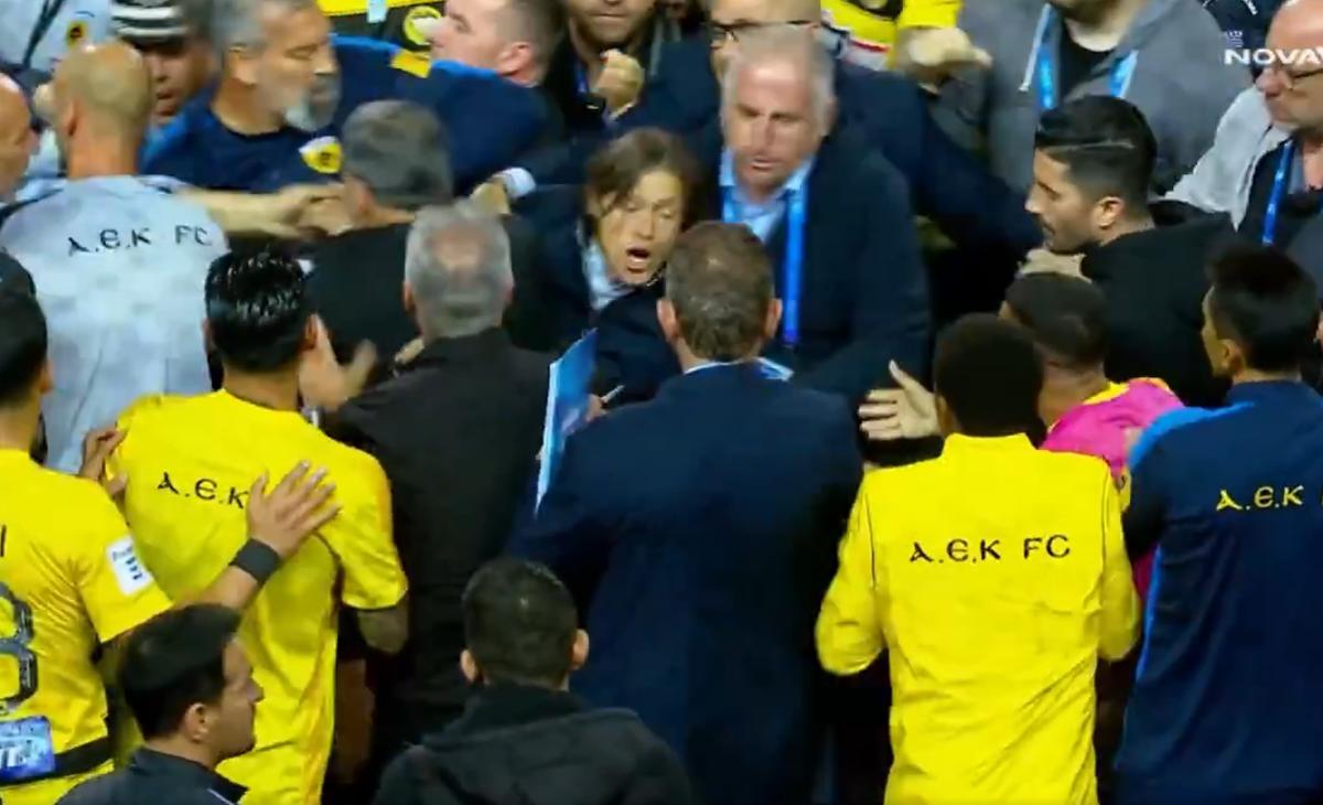 Matias Almeyda, noul antrenor al lui FC Sevilla, un personaj temperamental, care a fost implicat în scandalul dintr-un derby între PAOK și AEK Atena