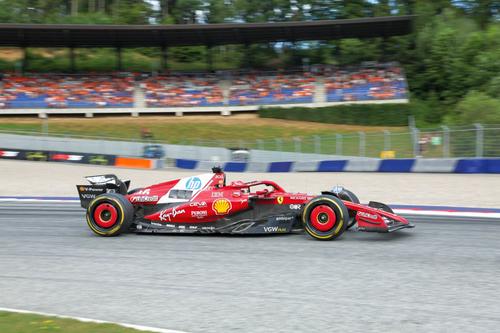 Charles Leclerc, mulțumit de modificările aduse mașinii Ferrari/ foto Imago Images