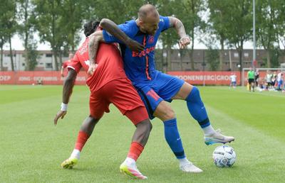 FCSB, victorie cu locul 4 din Olanda » Politic a marcat primul gol pentru roș-albaștri: spectacol făcut de campioni