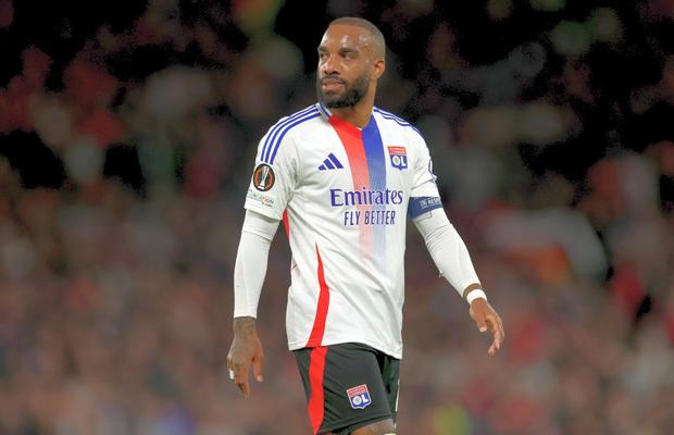 Scapă cine poate! Alexandre Lacazette semnează după retrogradarea lui Lyon