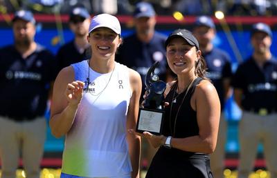 Iga Swiatek, învinsă în prima ei finală disputată pe iarbă » Replici spumoase cu Jessica Pegula la festivitatea de premiere