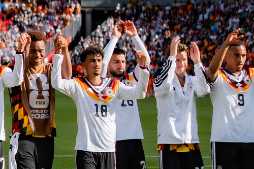 Nathaniel Brown (numărul 18) a revenit la antrenamentele Germaniei // foto: Imago Images