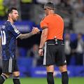 Fabulos ce a reușit Lionel Messi chiar sub ochii lui Istvan Kovacs // foto: Imago