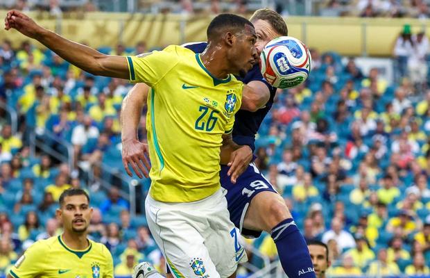 Titularul Braziliei a rămas blocat când a fost pus să rostească nume de jucători japonezi
