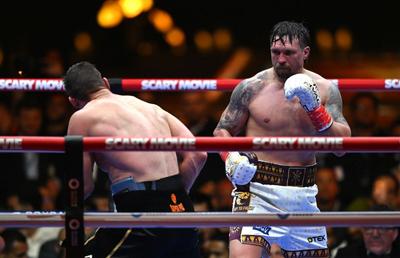 Moment istoric în box! Oleksandr Usyk a renunțat la centurile sale, provocând o situație nemaivăzută de 94 de ani