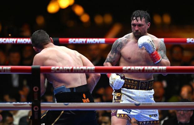 Moment istoric în box! Oleksandr Usyk a renunțat la centurile sale, provocând o situație nemaivăzută de 94 de ani