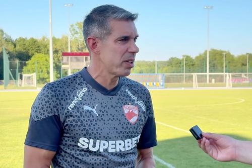 Nuno Campos, antrenorul lui Dinamo // FOTO: captură YouTube @Radio Dinamo1948