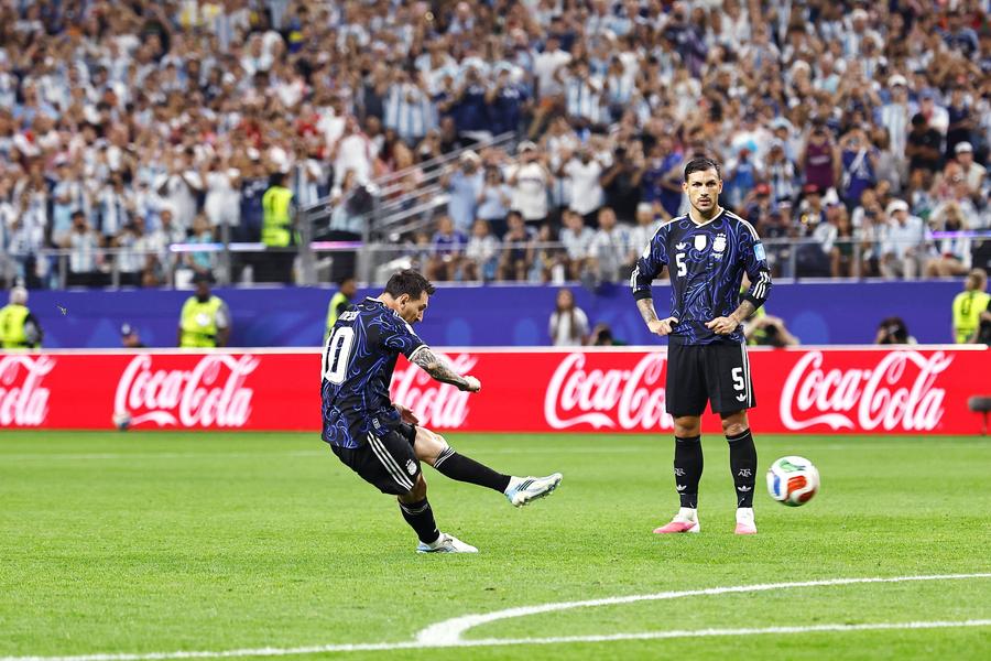 Lionel Messi, mesaj special după ce Argentina a câștigat toate cele 3 meciuri din faza grupelor de la Mondial // foto: Imago Images „Suntem încă împreună” » Mesajul scurt al lui Messi după ce a scris din nou istorie la Mondial