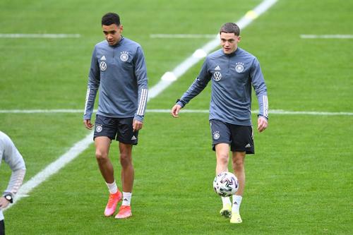 Jamal Musiala și Florian Wirtz, doi dintre numeroșii jucători de categorie ușoară ai Germaniei / Foto: Imago