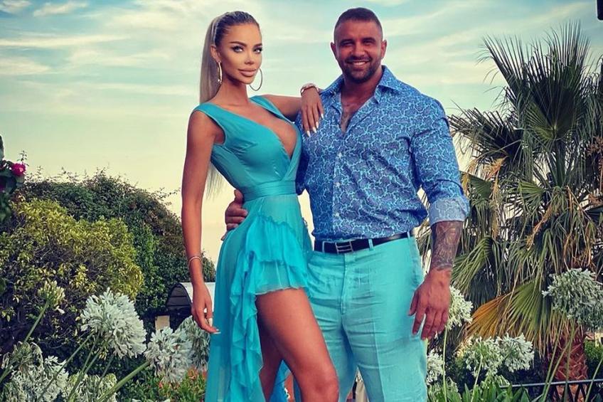 Bianca Drăgușanu a avut numeroase relații cu vedete și fotbaliști, cele mai notorii fiind cele cu Adrian Cristea, fostul mijlocaș de la Dinamo, și cu Victor Slav.