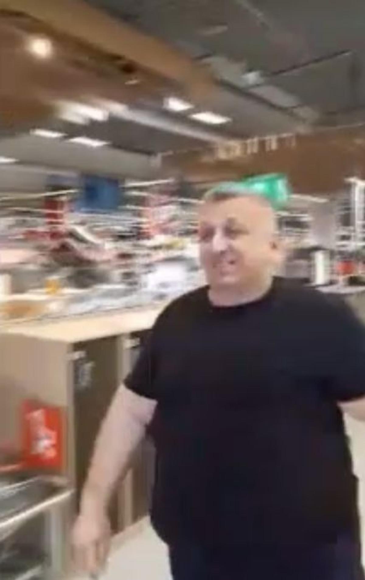 Agent de pază Kaufland scuipă client