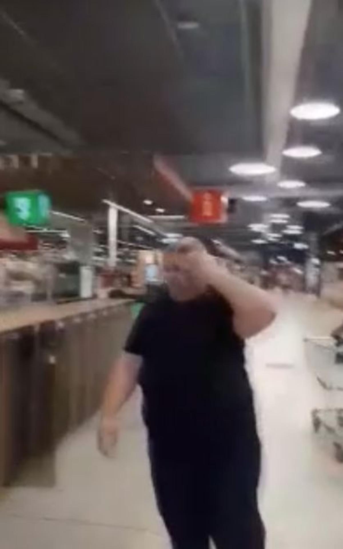 Agent de pază Kaufland scuipă client