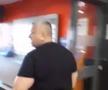 Agent de pază Kaufland scuipă client