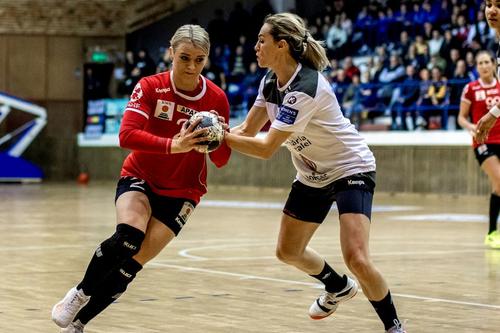 Brăileanca Aneta Udriștioiu (stânga), în duel cu Iulia Curea, a aflat contra cui va juca în octombrie Foto sportpictures.eu