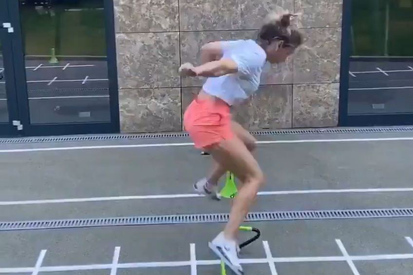 Simona Halep și-a anunțat participarea la turneul de la Praga (10-16 august), însă rămâne de văzut dacă va merge până la urmă la competiția din Cehia // Sursă foto: Captură Twitter