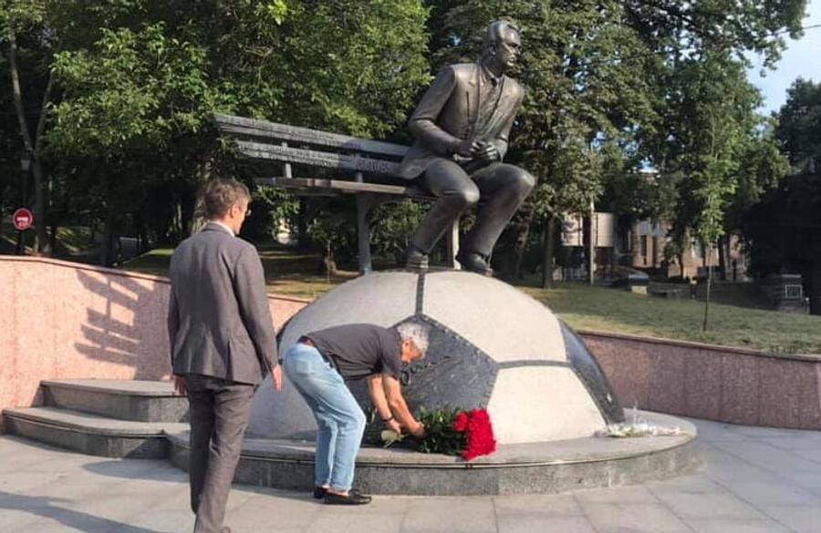 Mircea Lucescu, înjurat de fanii lui Dinamo Kiev, care au protestat cu torțe » Declarația antrenorului: „Rămân!”