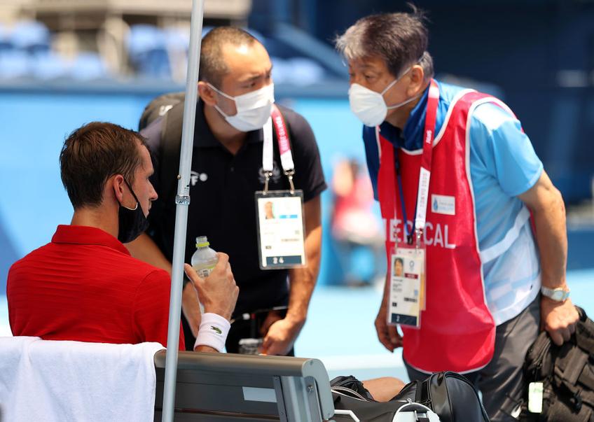 Rusul Daniil Medvedev (31 ATP) l-a învins pe italianul Fabio Fognini (31 ATP), scor 6-2, 3-6, 6-2, și s-a calificat în sferturile de finală la Jocurile Olimpice. Meciul a fost marcat de un moment teribil.