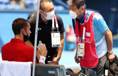 Momente teribile în disputa Medvedev - Fognini de la Jocurile Olimpice: „Dacă mor aici, cine își asumă reponsabilitatea?” + Badosa, scoasă în cărucior de pe teren