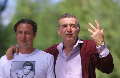 Gigi Becali, patronul FCSB, nu e speriat de numirea lui Laurențiu Reghecampf la CS Universitatea Craiova.