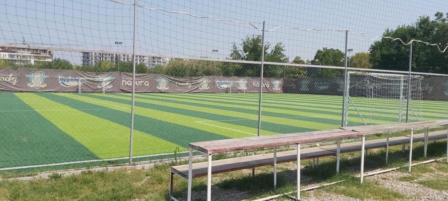 Terenurile de minifotbal de la „Coresi” arată impecabil Aici se va pregăti Rapid din septembrie » Investiția de 10 milioane de euro a lui Dan Șucu la bazele „Constructorul” și „Coresi” capătă tot mai mult contur