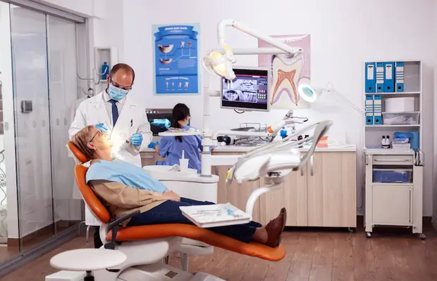 Ce trebuie să știi înainte să optezi pentru un implant dentar