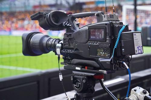 Meciurile de astăzi ale echipelor românești se văd la TV // foto: Imago Images